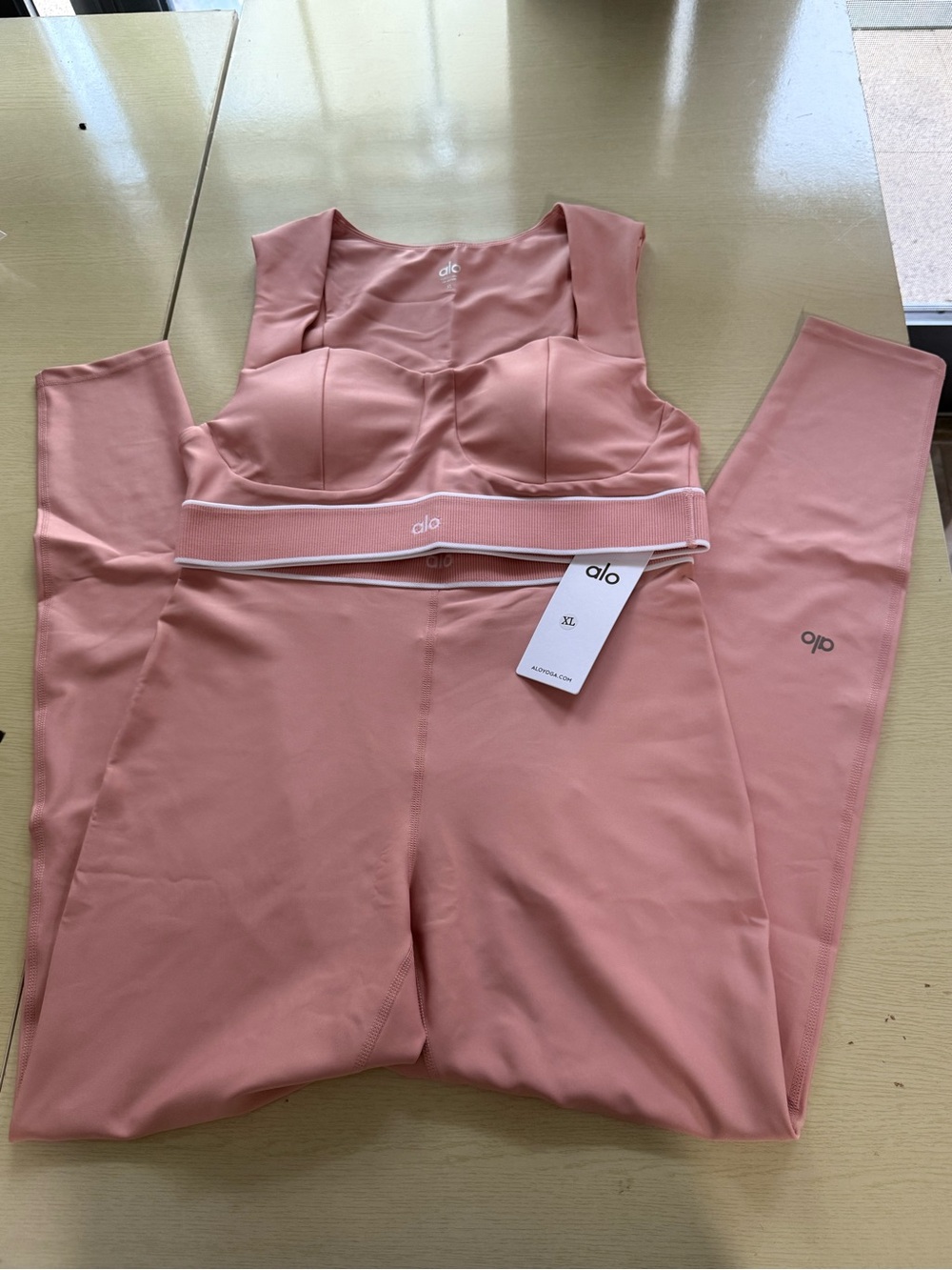 ALO Yoga Dusky Pink High-Waist Leggings and Supportive Bra Set - Picture 3 of 6